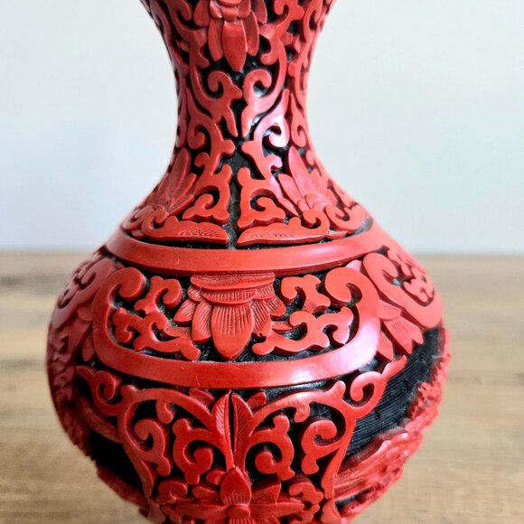 Vintage Chinese carved red Cinnabar vase with brass edging. Zen Pagodas. - Picture 6 of 9